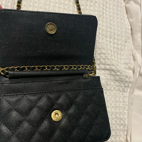 CHANEL Black Quilted Shoulder Bag with Gold Chain - Picture 3 of 5